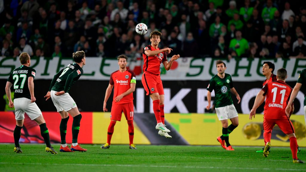 他在看台上 他在看台上